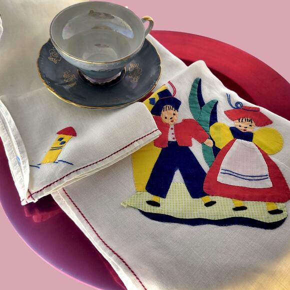 Vintage Embroidered Dutch Holland Tablecloth + 4 Napkins Linen 1930s - Picture 2 of 5